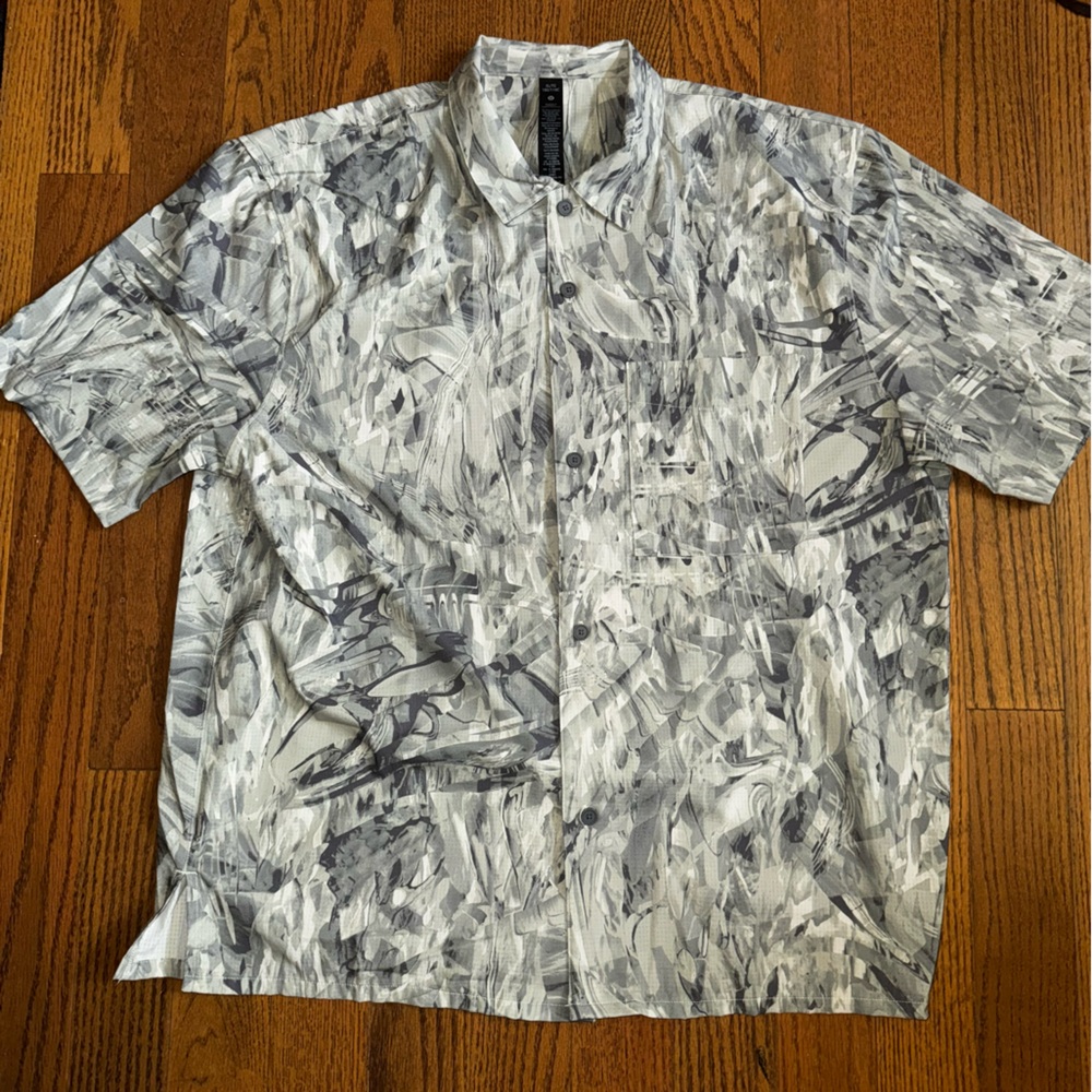 Lululemon Athletica Airing Easy WovenAir SS Button up Patterned Shirt XL